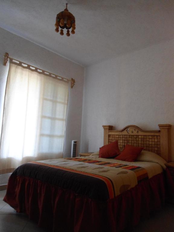 Posada Los Robles Tepoztlán Zimmer foto